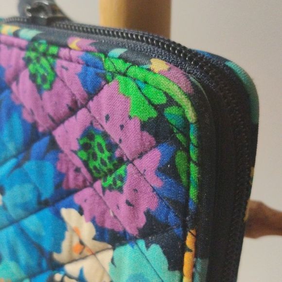 Vera‎ Bradley MidNight Blue and Black Hues Floral Clutch Wallet - Picture 3 of 16